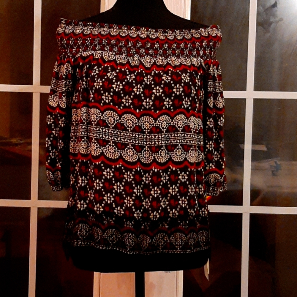 XS Knox Rose off the shoulder top NWT